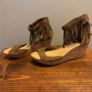 Minnetonka, wedge heel, leather style fringe, women’s sandal.